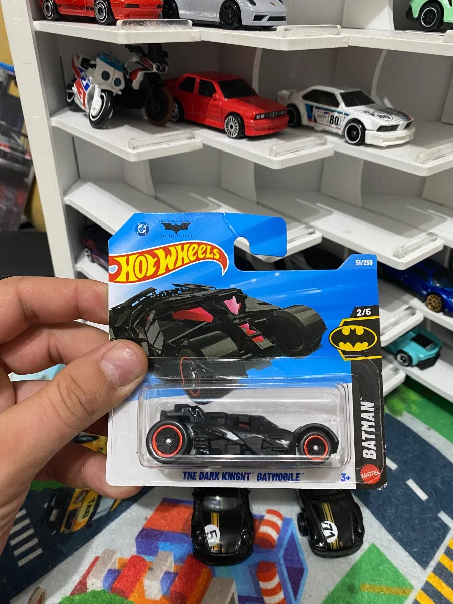 Hot Wheels Batman the dark knight  1:64