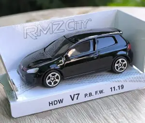 AutoArt Volkswagen Golf GTI