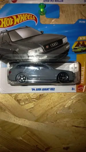 Hot Wheels 94 audi avant rs2