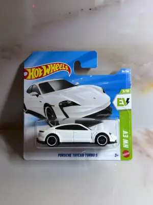 Hot Wheels PORSCHE TAYCAN TURBO S