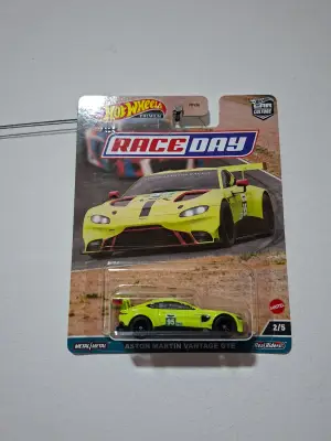 Hot Wheels Aston Martin Vantage GTE