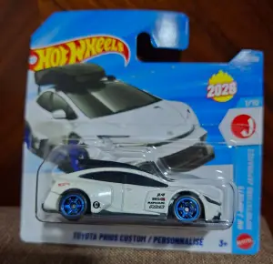 Hot Wheels Toyota Prius custom 1:64 - minigaraza.com