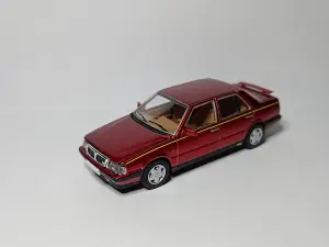 Tomica Limited Vintage Lancia Thema 8.32  1:64 - minigaraza.com