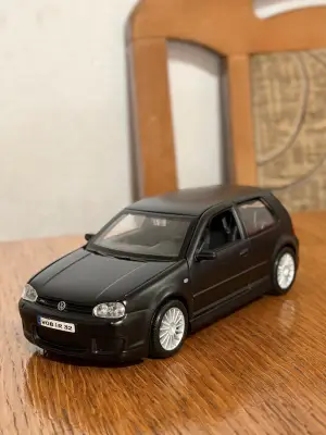Maisto Volkswagen golf mk4  R32 1:24 - minigaraza.com