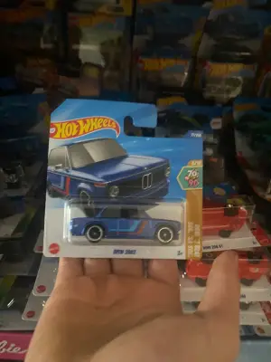 AutoArt BMW 2002  1:64 - minigaraza.com