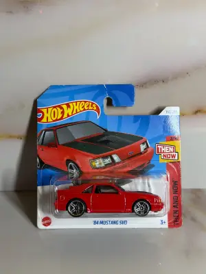 Hot Wheels ‘84 MUSTANG SVO 1:64 - minigaraza.com