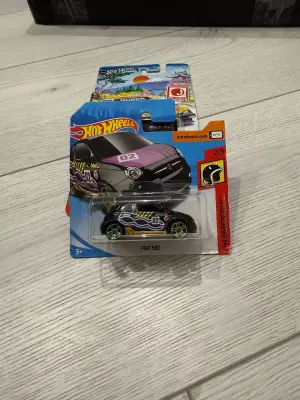 Hot Wheels Fiat 500 1:64 - minigaraza.com