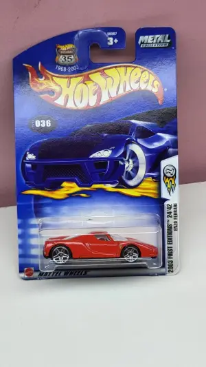 Hot Wheels Ferrarri Enzo 1:64 - Minigaraža