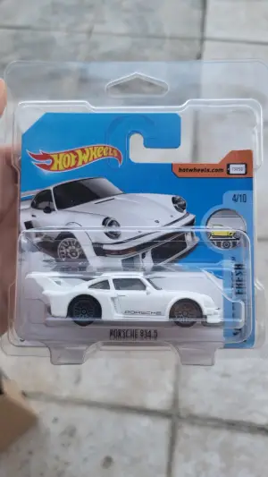 AutoArt Porsche 934.5