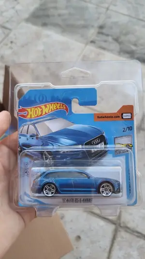 Hot Wheels 17 Audi rs6 avant