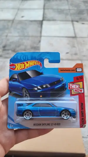 Hot Wheels Nissan skyline r33