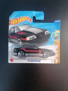 AutoArt '92 Ford Mustang