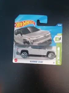 AutoArt Silverado EV RST