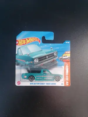 AutoArt 1975 Datsun Sunny Truck (B120)