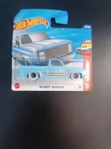 AutoArt '83 Chevy Silverado