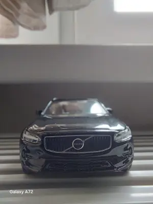 Bburago Volvo V90 Cross Country
