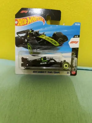 Hot Wheels Formula 1 Kick Sauber  1:64 - Minigaraža