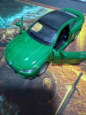 msz bmw m4 1:64 - Minigaraža