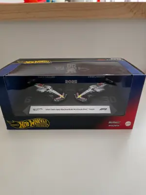 Hot Wheels F1  Visa Cash App Racing Bulls Formula One" Team 1:64 - Minigaraža