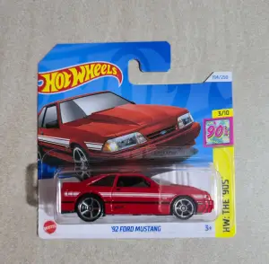 Hot Wheels '92 Ford Mustang 1:64 - Minigaraža