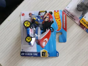 Hot Wheels Mario Kart 1:64 - Minigaraža