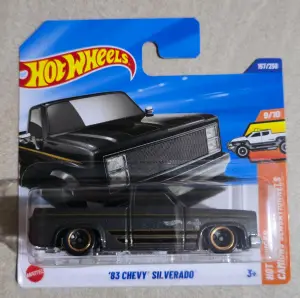 Hot Wheels '83 Chevy Silverado 1:64 - Minigaraža