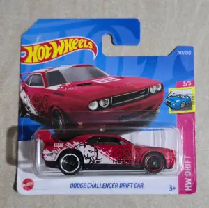 Hot Wheels Dodge Challenger Drift Car 1:64 - Minigaraža