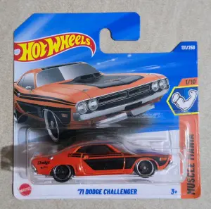 Hot Wheels '71 Dodge Challenger 1:64 - Minigaraža