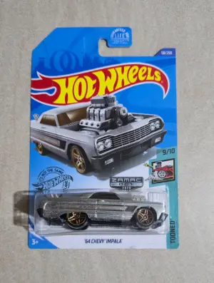 Hot Wheels '64 Chevy Impala ZAMAC 1:64 - Minigaraža