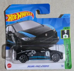 Hot Wheels Jaguar I-Pace eTrophy 1:64 - Minigaraža