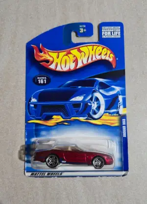 Hot Wheels Jaguar XK8 1:64 - Minigaraža