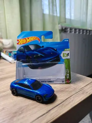 Hot Wheels Porsche Taycan Turbo S