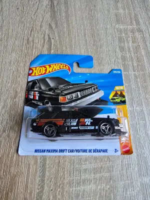 Hot Wheels NISSAN MAXIMA DRIFT CAR/VOITURE DE DÉRAPAGE