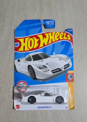 Hot Wheels Nissan R390 GT1