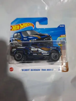 Hot Wheels '19 Chevy Silverado trail Boss LT
