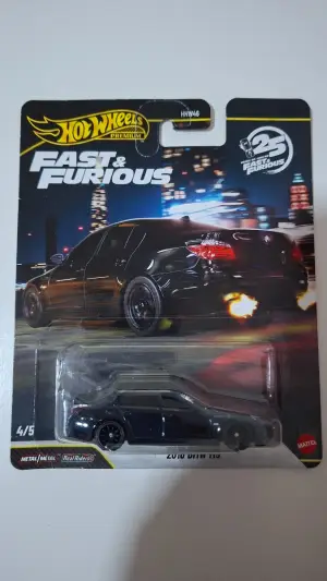 Hot Wheels BMW E60 M5 1:64 - minigaraza.com