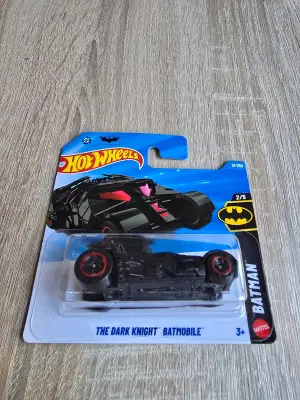 Hot Wheels THE DARK KNIGHT BATMOBILE