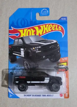 Hot Wheels '19 Chevy Silverado Trail Boss LT