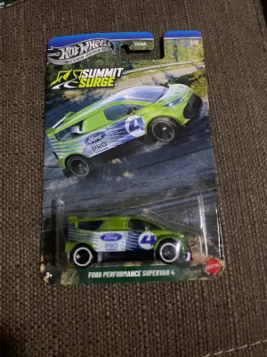 AutoArt Ford performance supervan 4 1:64 - Minigaraža
