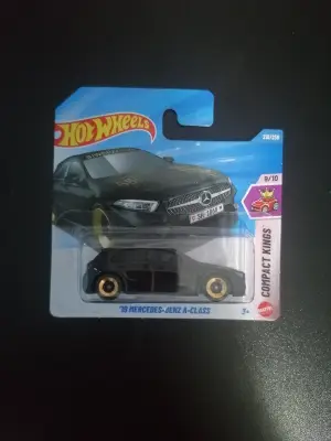 AutoArt 19' Mercedes-Benz A-Class 1:64 - Minigaraža