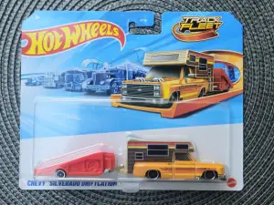 Hot Wheels Chevy Silverado driftcation 1:64 - Minigaraža