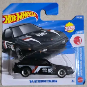 Hot Wheels '88 Mitsubishi Starion  1:64 - Minigaraža